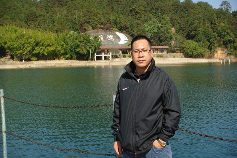 三正房地產黨支部書記、優秀共產黨員陳文發.jpg 三正房地產黨支部書記、優秀共產黨員陳文發.jpg